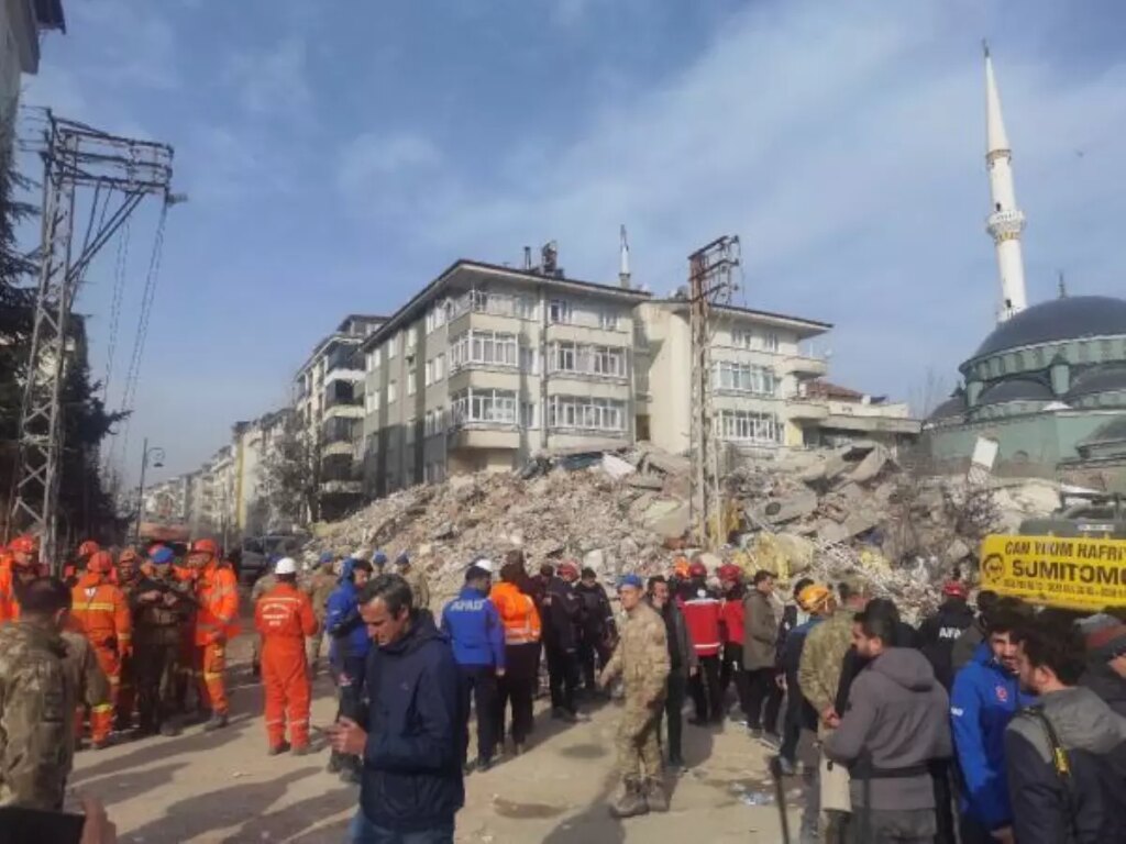 5.6’lık depremde enkazda kalan Bedih’in 21 saat sonra cansız bedenine ulaşıldı
