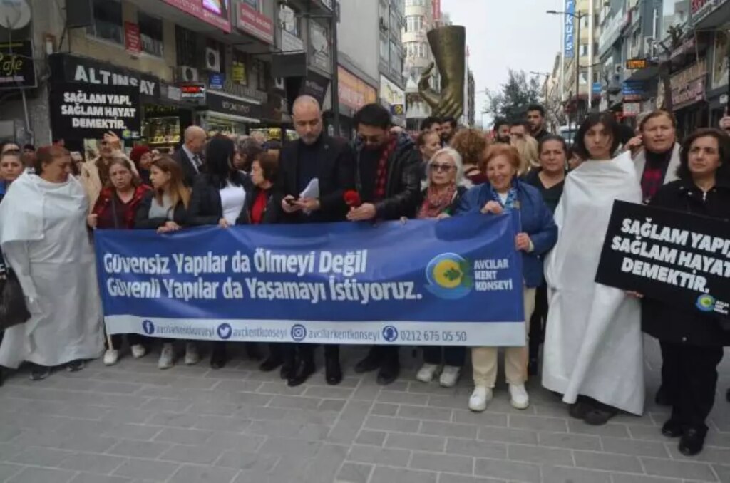 Avcılar’da Deprem Anıtı önünde eylem