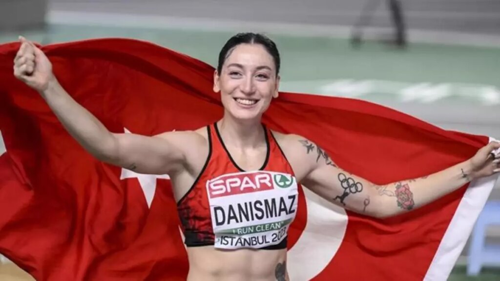 Avrupa Şampiyonu Tuğba Danışmaz’ın fotoğrafını blurlayarak paylaşan isme tepki yağıyor!