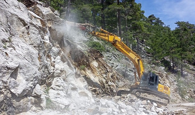 Büyükşehir Belediyesi’nden Pembelik’te yol çalışması