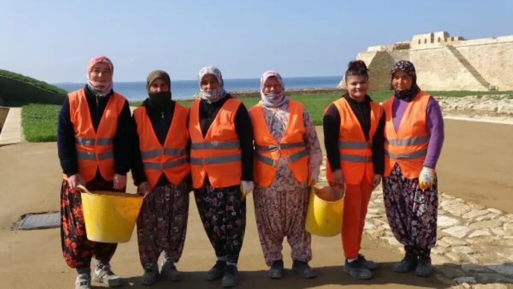 ÇANAKKALE’DEKİ KÖYLÜ KADINLAR, SEDDÜLBAHİR KALESİ’Nİ RESTORASYONUNDA ÇALIŞIYOR