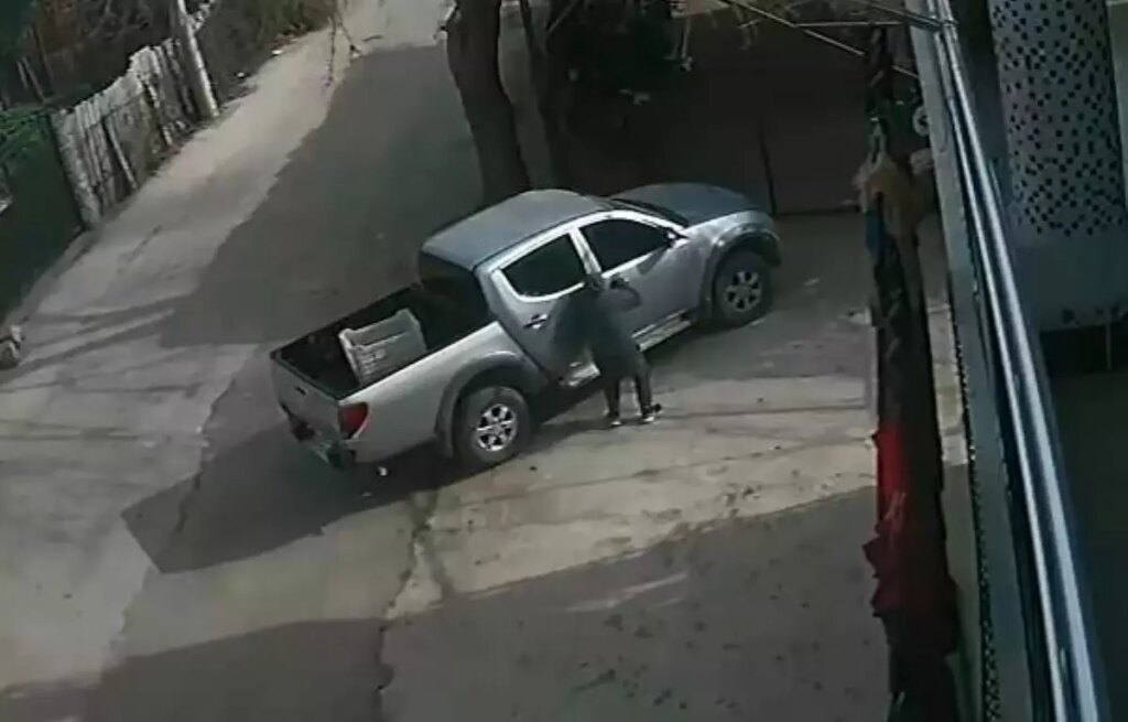 Çiftçiyi takip edip, kamyonetindeki 65 bin lirayı çaldı; o anlar kamerada