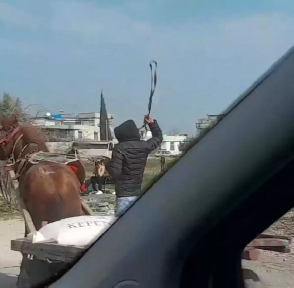 Defalarca ata kemerle vuran şüpheli, yakalandı