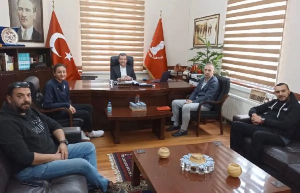 Depremzede voleybolcu Bergama’da