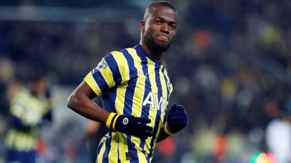Fenerbahçe’nin yıldızı Valencia’dan yeni sözleşme sorusuna cevap: Anlaşmaya varılmasını umuyorum