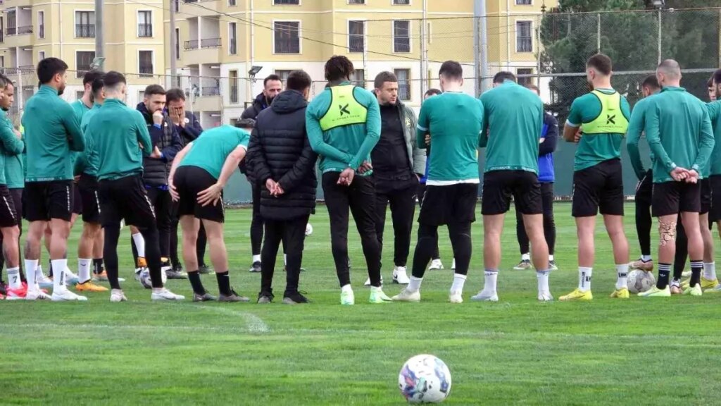 Hakan Keleş: “Taraftarımıza 3 puanı hediye etmek istiyoruz”
