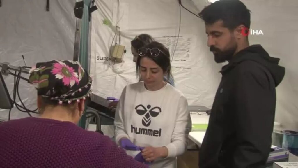 Hataylı depremzede kadın sağlık çalışanlarının 8 Mart Dünya Kadınlar günü mesaisi
