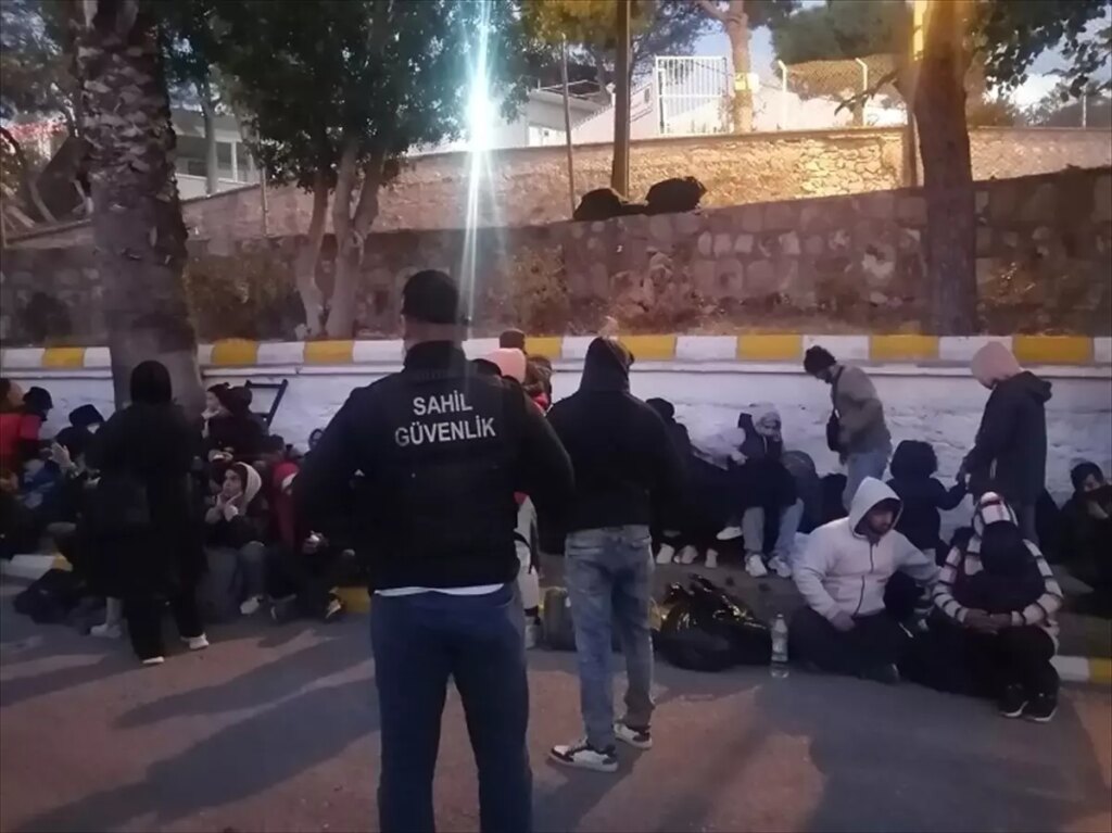 İzmir’de 55 Düzensiz Göçmen Yakalandı