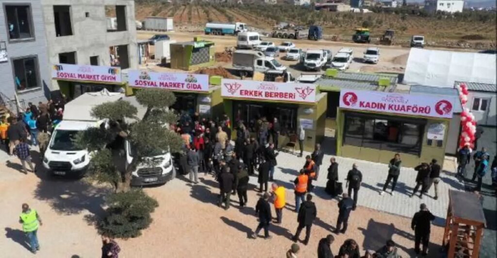 Kendi evi ve iş yeri de yıkılan kuaför Gülsüm’den depremzedelere ücretsiz hizmet