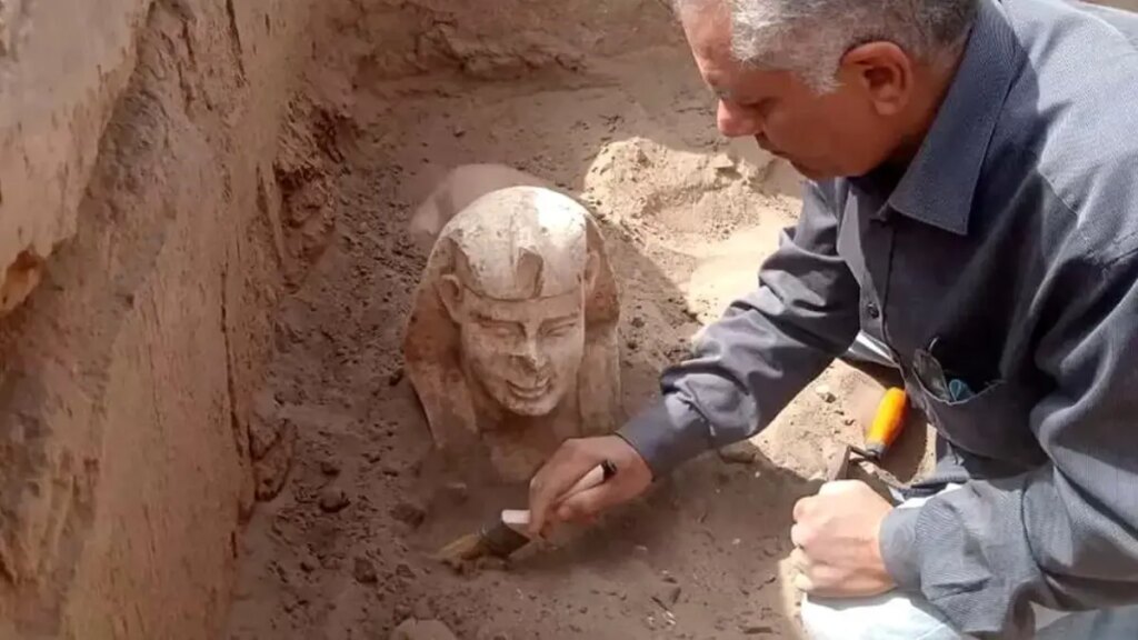 Mısır’da Roma İmparatoru Claudius’u temsil ettiği düşünülen bir sfenks bulundu