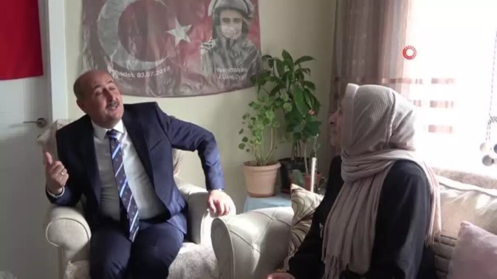 Şehit annesinden duygulandıran destek: Umre parasını depremzedelere bağışladı