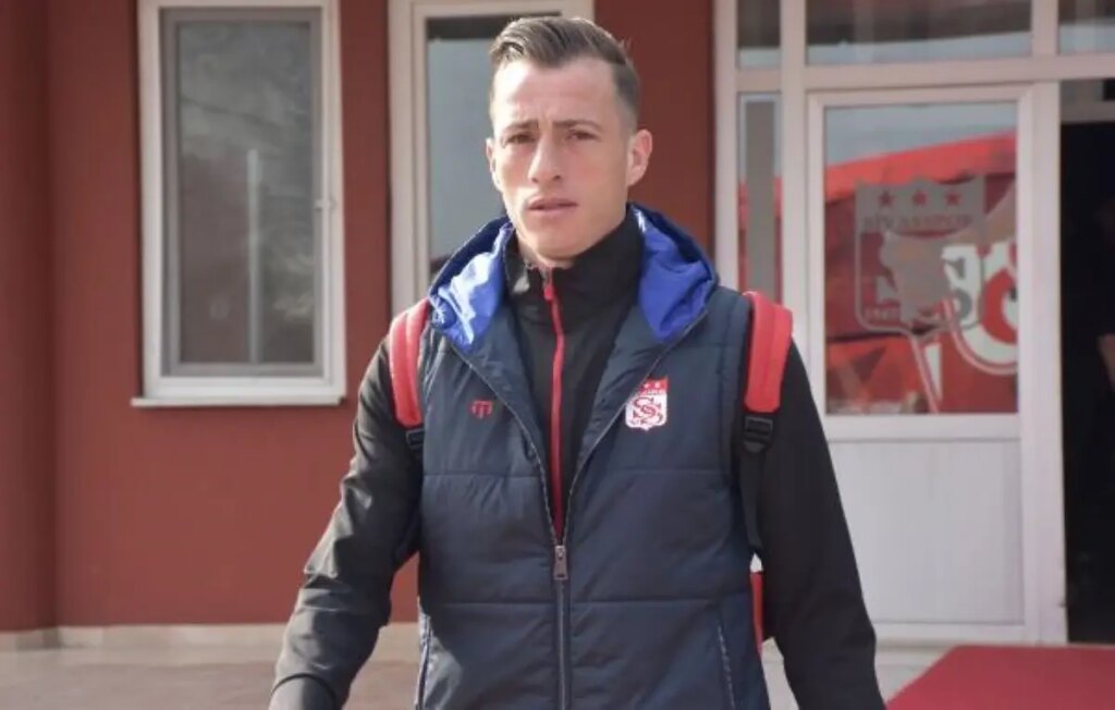 Sivasspor, Fiorentina maçı için İtalya’ya gitti