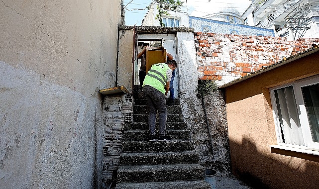 Bayraklı’da sosyal yardımlar arttı – Vatandaşın yüzü güldü