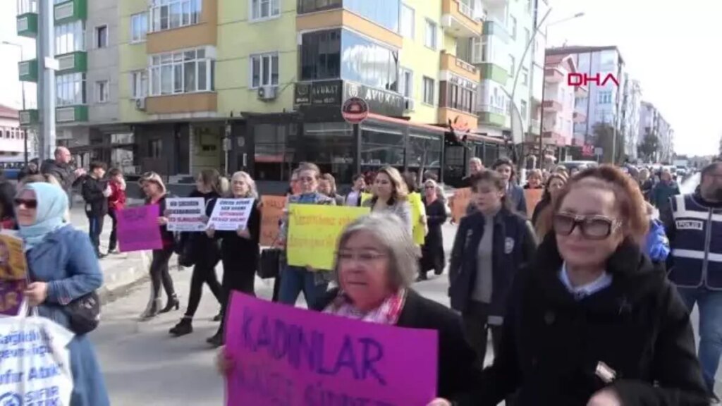 KEŞAN’DA ‘8 MART DÜNYA KADINLAR GÜNÜ’NDE SESSİZ YÜRÜYÜŞ