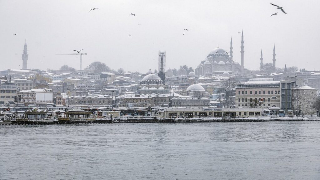 Kar soğuğu İstanbul’u vurdu! Hava ne zaman ısınacak? Meteoroloji 5 günlük raporu açıkladı